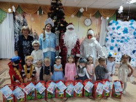 Новогодний утренник в первой младшей группе "Белочка". Новогодний утренник в первой младшей группе "Белочка".