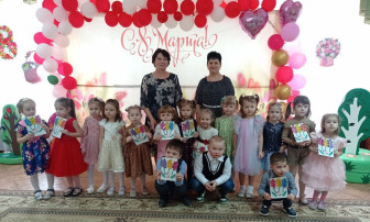 8 марта в средних группах. 8 марта в средних группах.